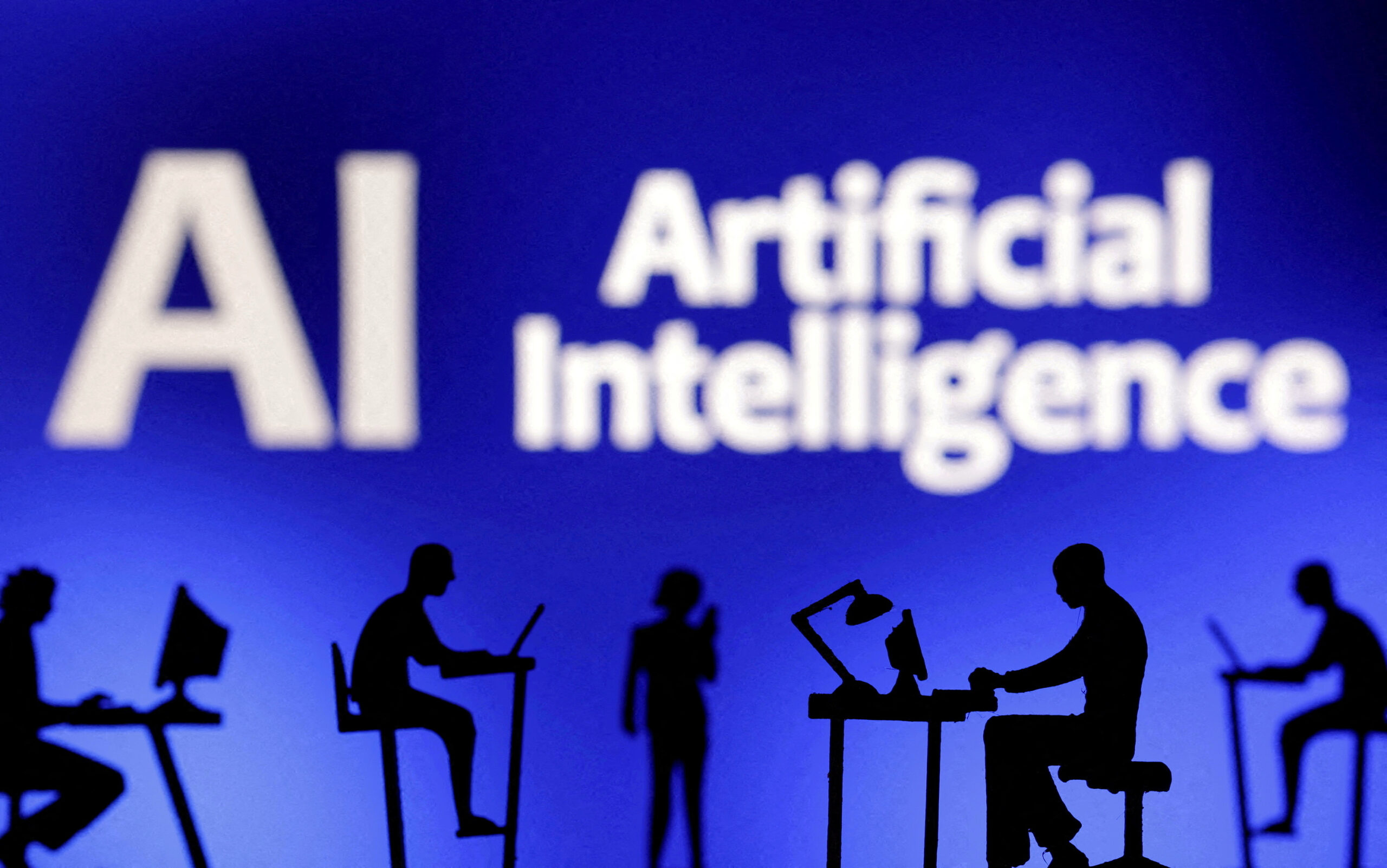 Illustration showing silhouettes with computers and smartphones in front of the words "Artificial Intelligence AI"